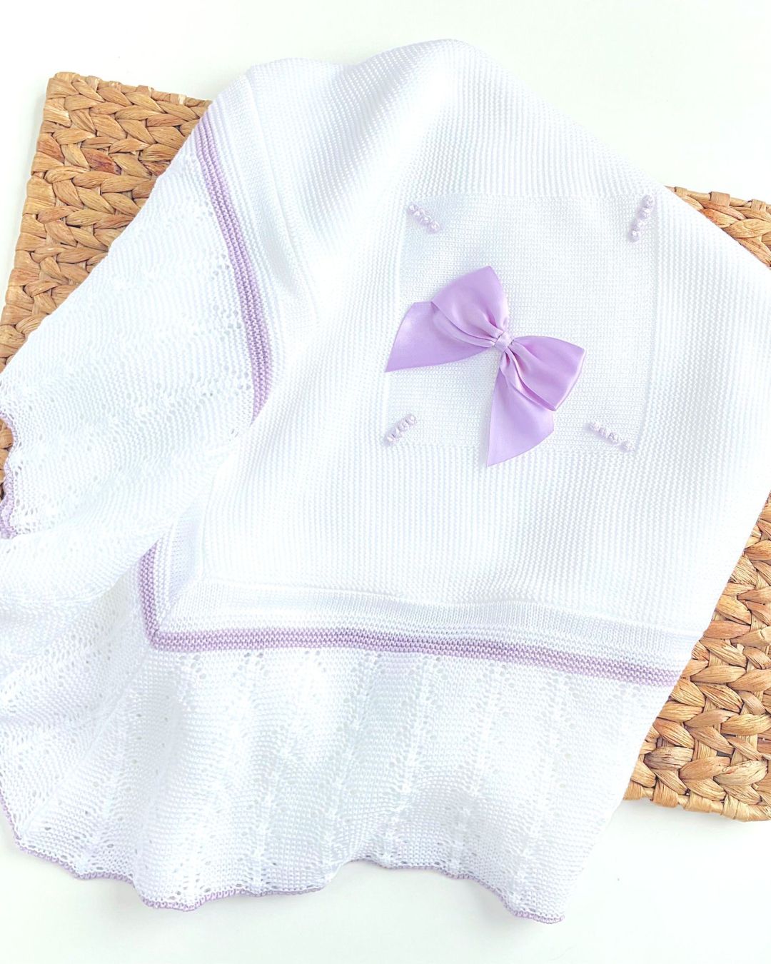 TOQUILLA PETALO BLANCO LILA