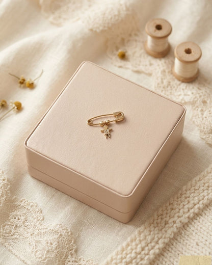 Nodriza con Dije de Niño en Oro 18K