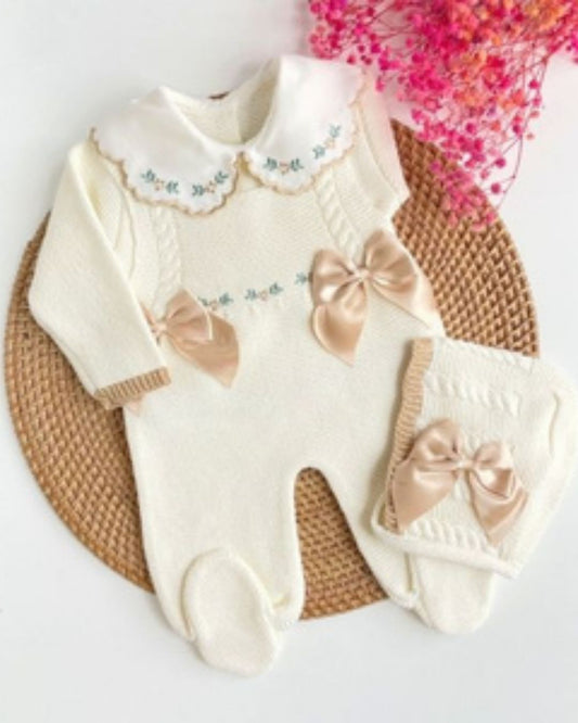 PRIMERA PUESTA FLORES PERLA CAMEL