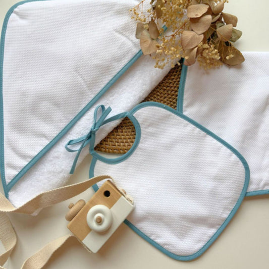 SET TOALLA Y CARGADORES BLANCO COBALTO