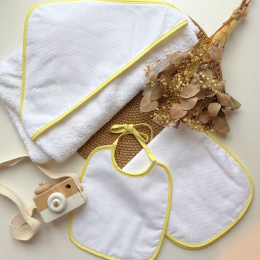 SET DE TOALLA Y CARGADORES BLANCO AMARILLO