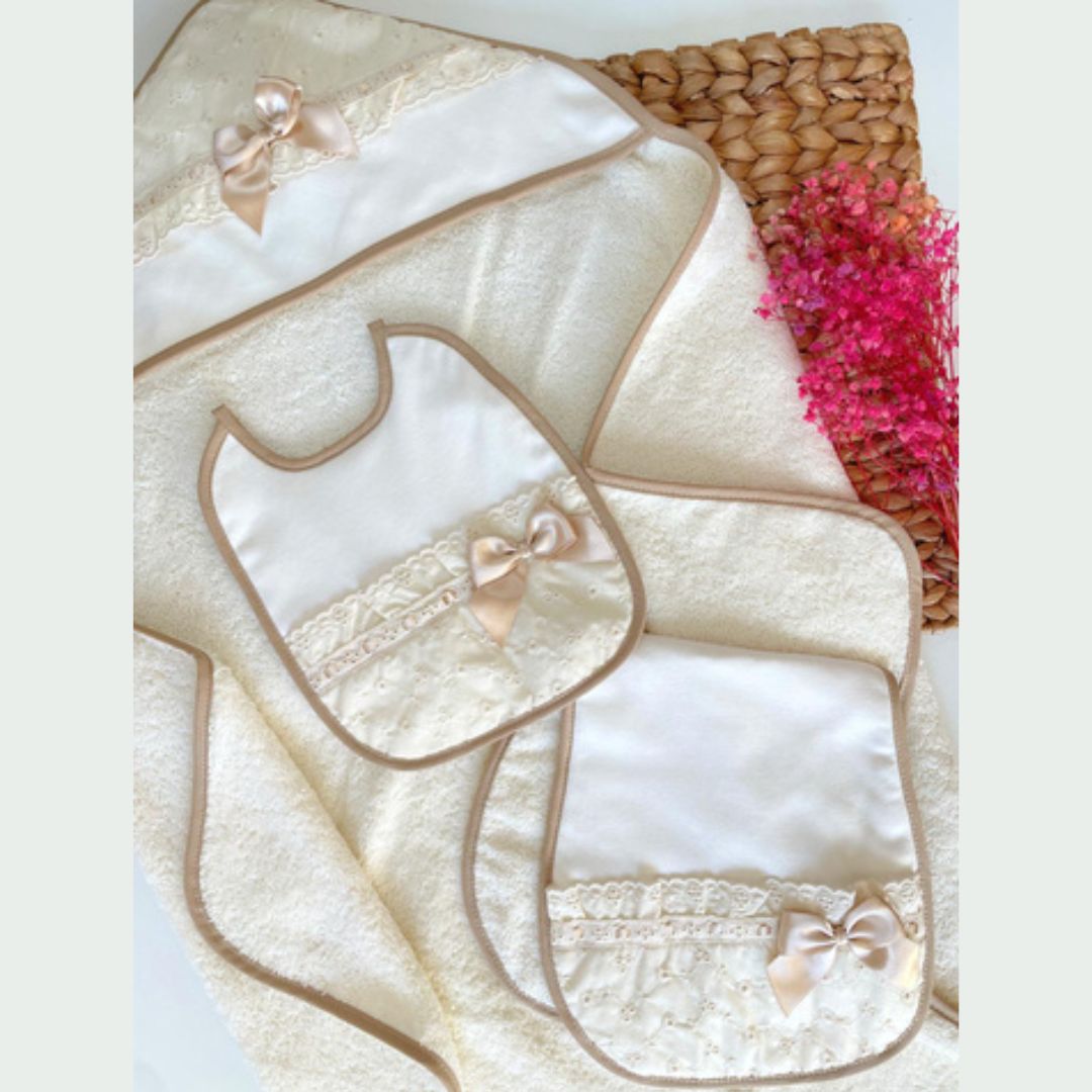 SET DE TOALLAS Y BEBEROS PERLA CAMEL