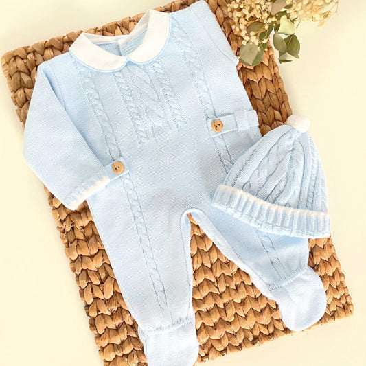 PRIMERA PUESTA PELELE CON GORRO AZUL